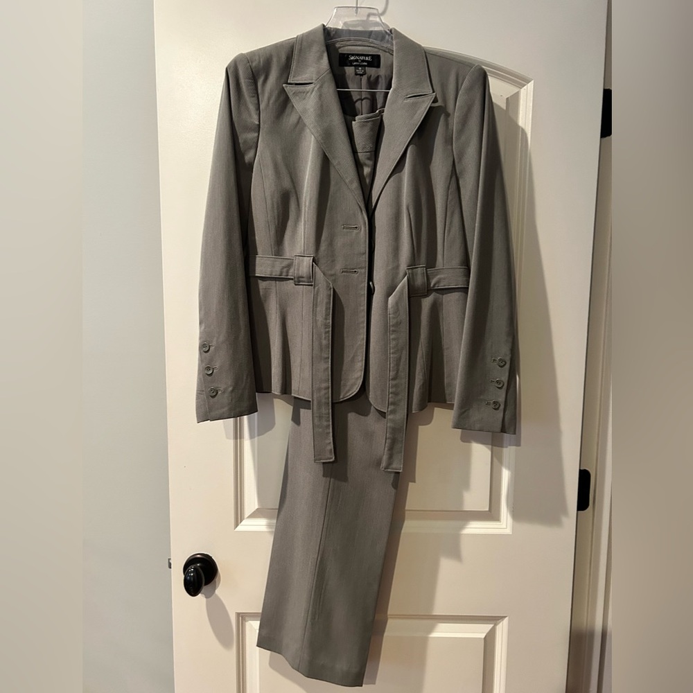 Pantsuit by Larry Levine. Like new condition. Very comfortable and looks amazing